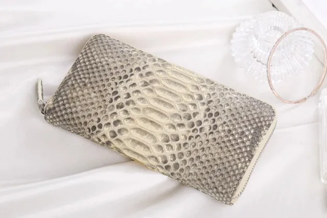 パイソン財布を3ヶ月使った私の正直な体験談|選び方とおすすめも紹介