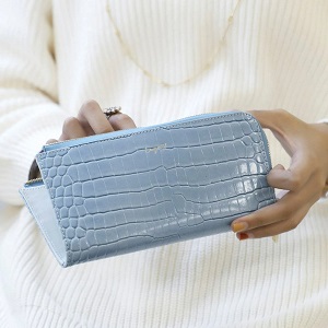 アングリッドの輝くターコイズブルー財布