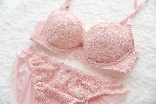 新しいパンツで運気アップ!効果的な色と素材の選び方